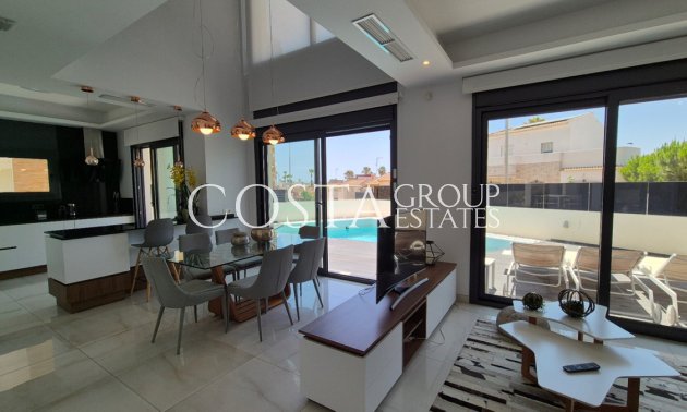Resale - Villa -
Torrevieja - Torrevieja Centro