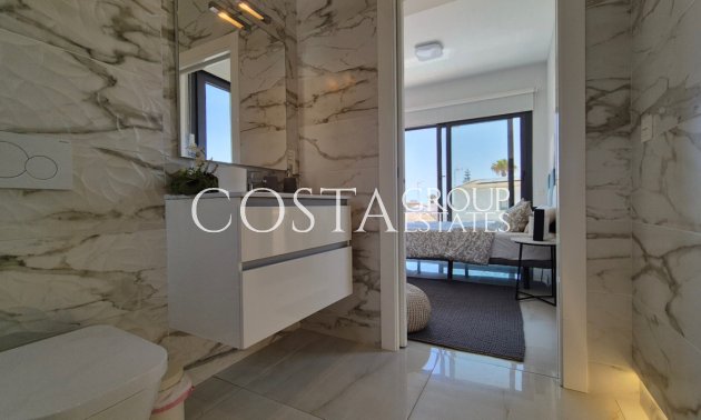 Resale - Villa -
Torrevieja - Torrevieja Centro