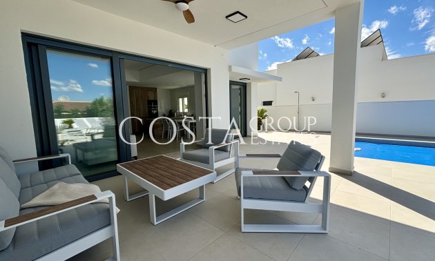 Nowy budynek - Willa -
Benijofar