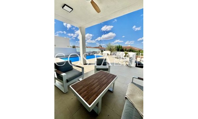 Nowy budynek - Willa -
Benijofar