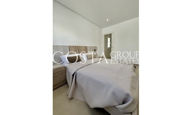 Nowy budynek - Willa -
Benijofar