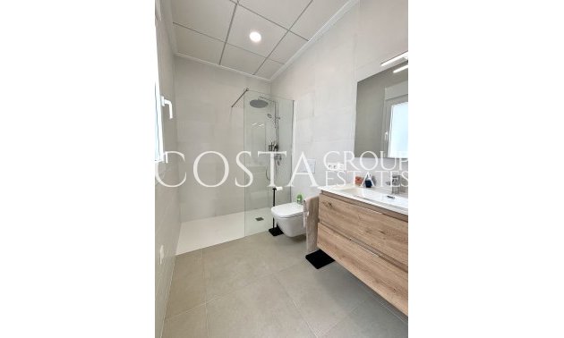 Nowy budynek - Willa -
Benijofar