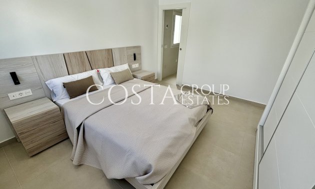 Nowy budynek - Willa -
Benijofar