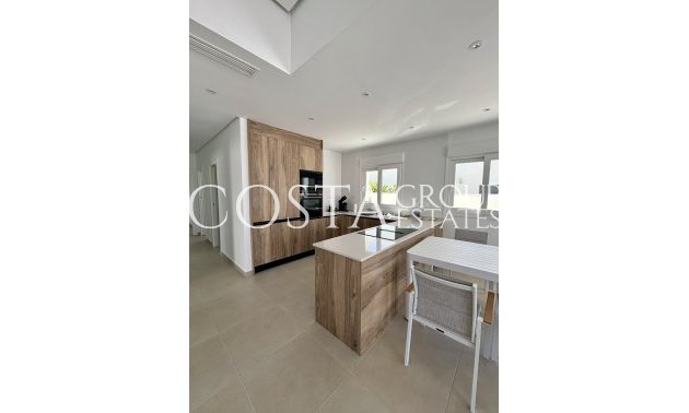 Nowy budynek - Willa -
Benijofar