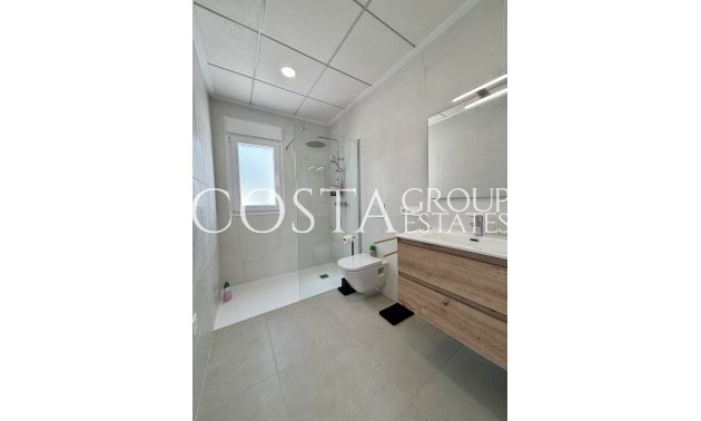 Nowy budynek - Willa -
Benijofar