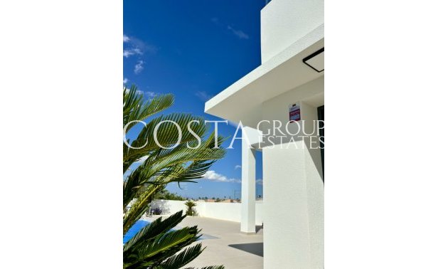 Nowy budynek - Willa -
Benijofar