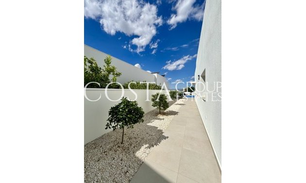 Nowy budynek - Willa -
Benijofar