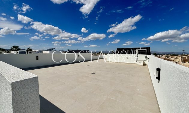 Nowy budynek - Willa -
Benijofar