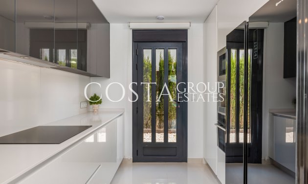 Nowy budynek - Willa -
Playa Paraiso