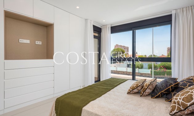 Nowy budynek - Willa -
Playa Paraiso