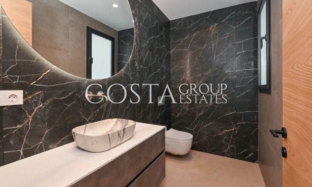 Nowy budynek - Willa -
Calpe