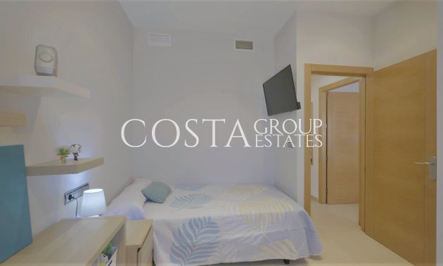 Neue Gebäude - Villa -
Jerónimo y Avileses