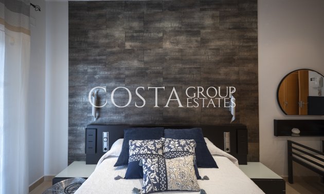 Neue Gebäude - Villa -
Jerónimo y Avileses