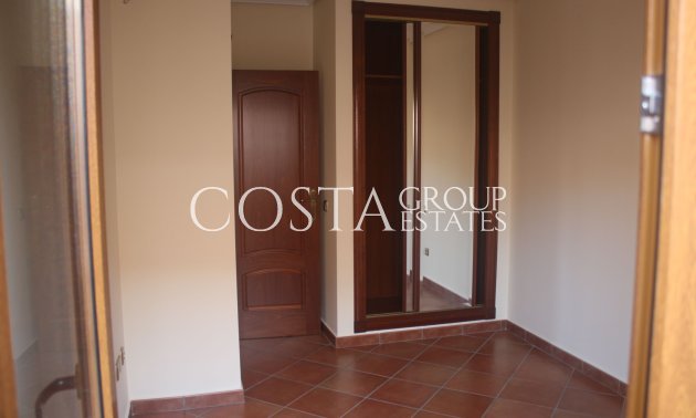 Nowy budynek - Willa -
Torrevieja