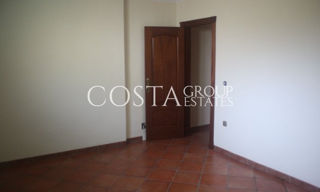 Nowy budynek - Willa -
Torrevieja