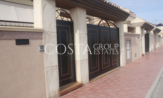 Nowy budynek - Willa -
Torrevieja