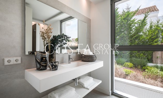 Neue Gebäude - Villa -
El Paraíso