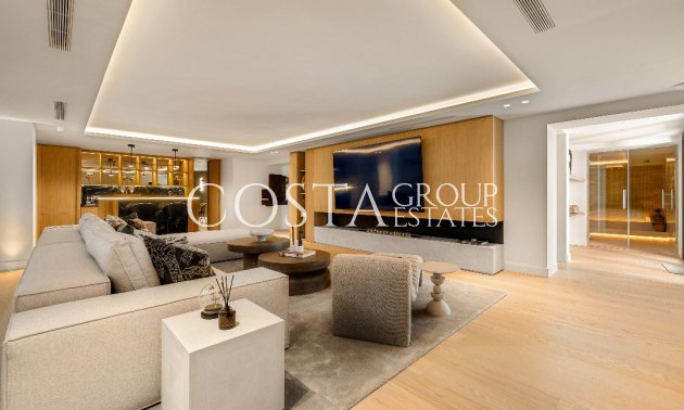 Nowy budynek - Willa -
Marbella