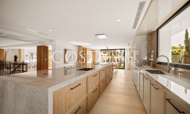 Nowy budynek - Willa -
Marbella