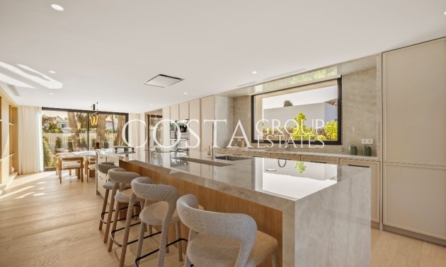 Nowy budynek - Willa -
Marbella