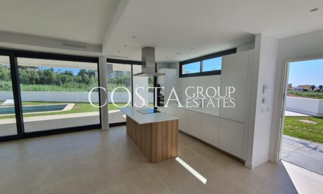 Nowy budynek - Willa -
Manilva