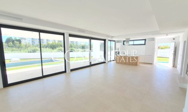 Nowy budynek - Willa -
Manilva