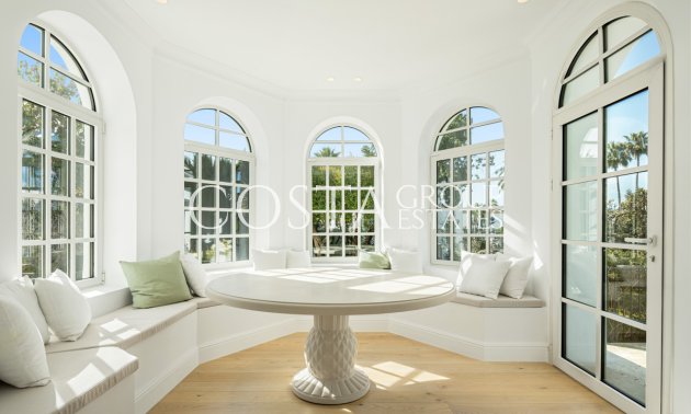 Nowy budynek - Willa -
Marbella