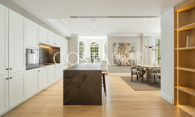 Nowy budynek - Willa -
Marbella