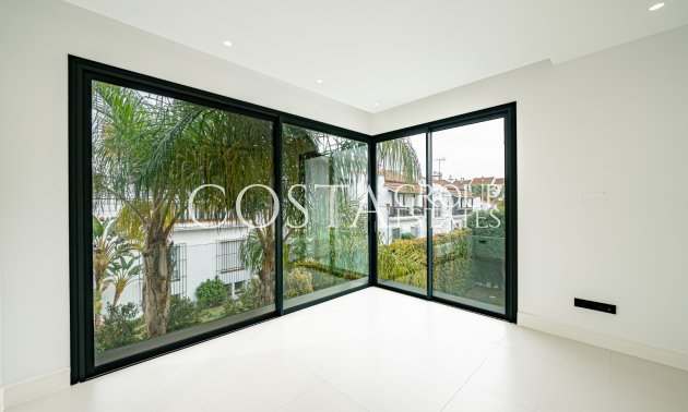 Neue Gebäude - Villa -
Marbella