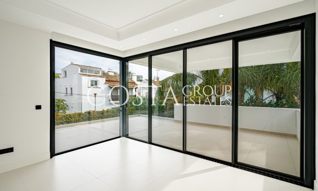 Neue Gebäude - Villa -
Marbella