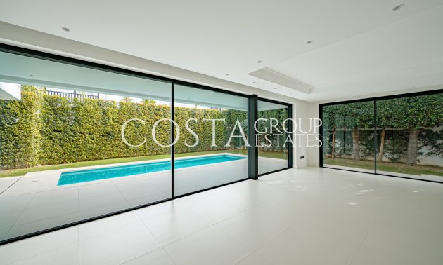 Neue Gebäude - Villa -
Marbella