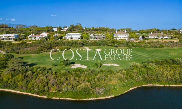 Neue Gebäude - Villa -
Casares