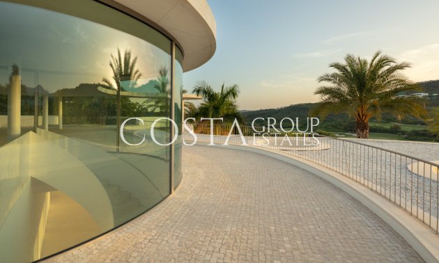 Neue Gebäude - Villa -
Casares