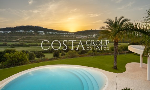 Neue Gebäude - Villa -
Casares