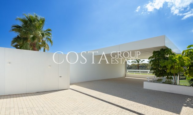 Neue Gebäude - Villa -
Casares