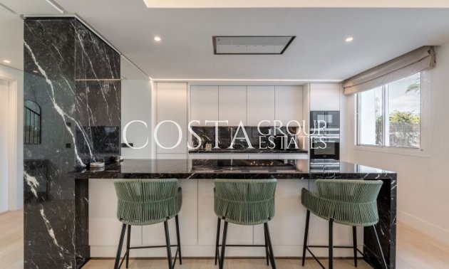 Neue Gebäude - Villa -
Marbella