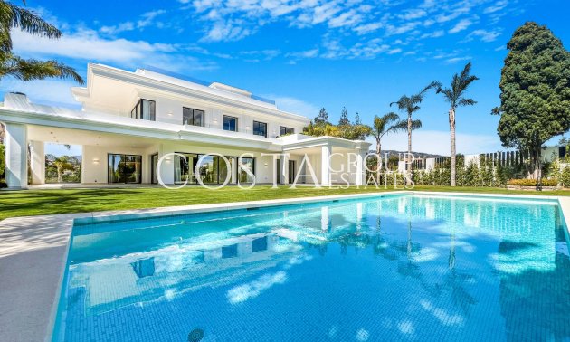 Nowy budynek - Willa -
Marbella