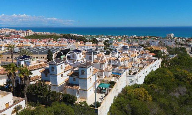 Resale - Villa -
Torrevieja - La Mata