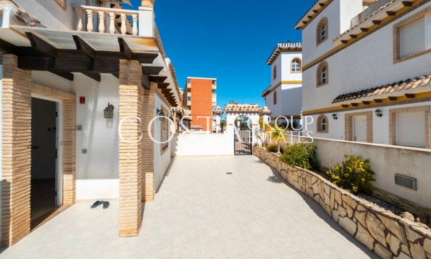 Resale - Villa -
Torrevieja - La Mata