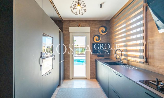 Resale - Villa -
Torrevieja - El Chaparral