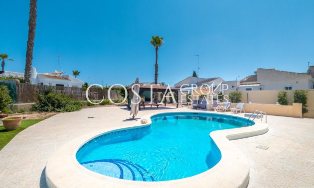 Resale - Villa -
Torrevieja - El Chaparral