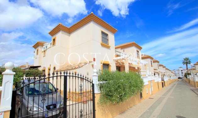 Resale - House -
Orihuela - Villamartin