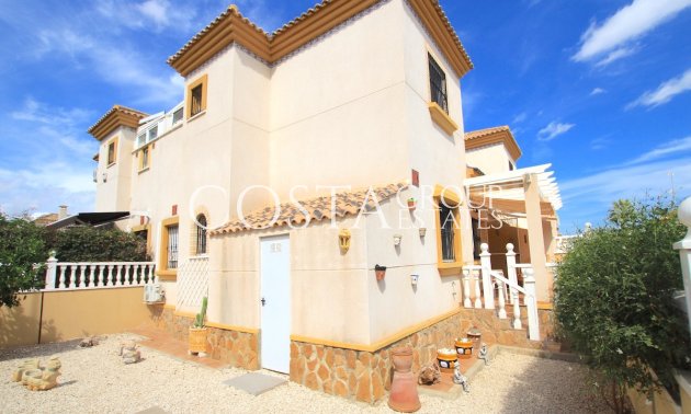 Resale - House -
Orihuela - Villamartin