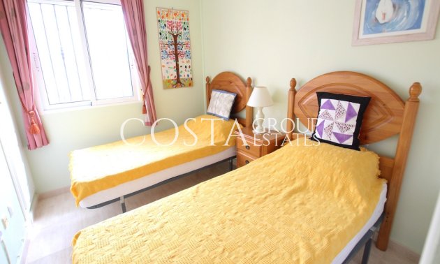 Resale - House -
Orihuela - Villamartin