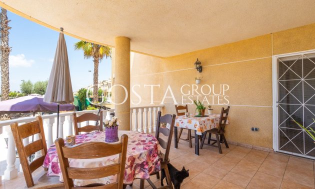 Resale - Villa -
Torrevieja - La Siesta