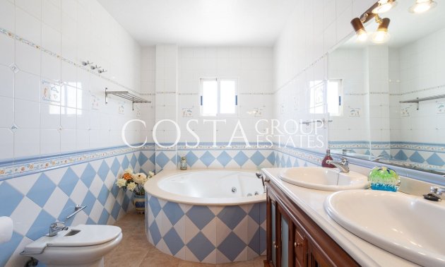 Resale - Villa -
Torrevieja - La Siesta