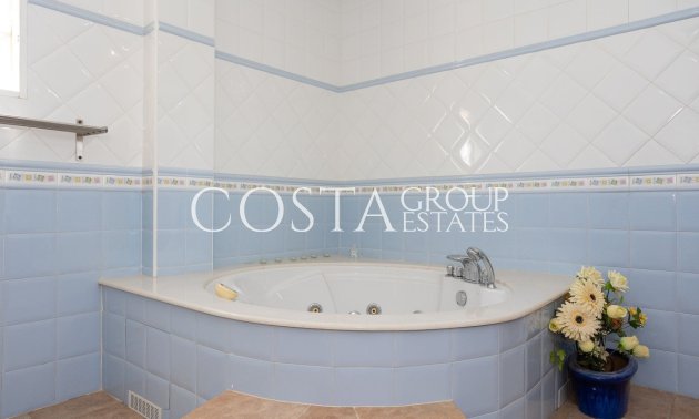 Resale - Villa -
Torrevieja - La Siesta