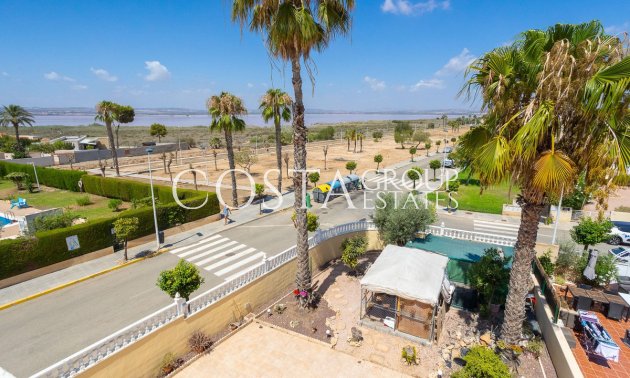 Resale - Villa -
Torrevieja - La Siesta