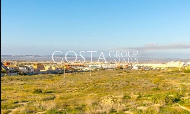 Resale - House -
Torrevieja - Torrevieja Centro