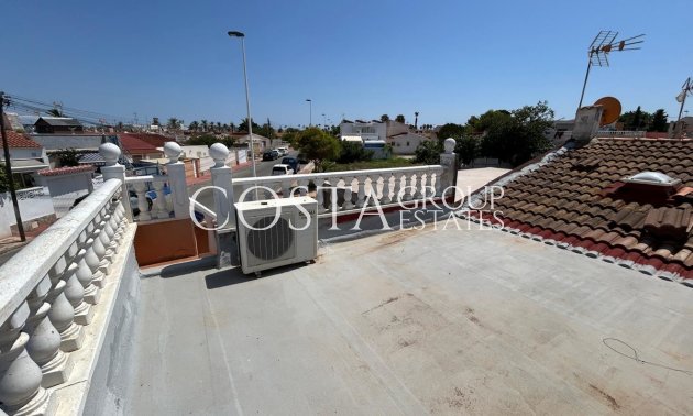 Resale - House -
Torrevieja - Torrevieja Centro